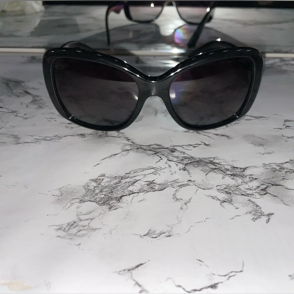 ❌❌SOLD❌❌Prada Black Oversized Sunglasses SPR32P 57017 - Picture 3 of 15